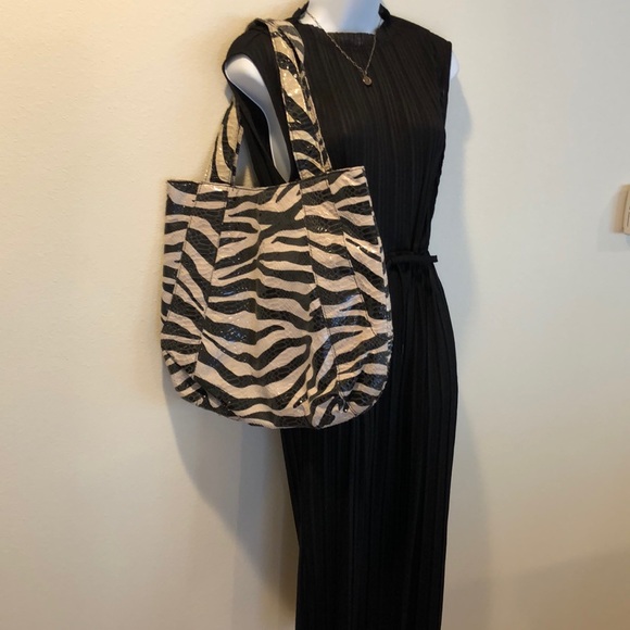 Stone Mountain Accessories Handbags - New without tags Stone Mountain animal zebra bag